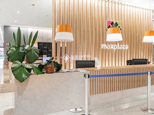 Imagem 14: Sala Comercial Mobiliada, Andar Alto com Vaga Coberta no Max Plaza