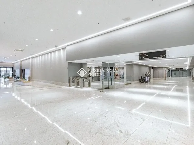 Imagem 2: Sala Comercial Mobiliada, Andar Alto com Vaga Coberta no Max Plaza