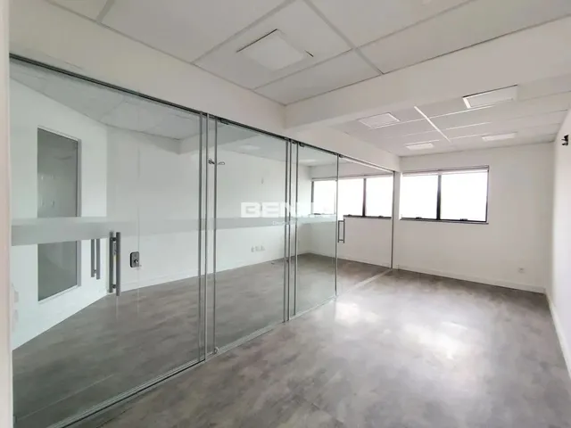 Imagem: Benin Aluga. Sala Comercial com Divisória