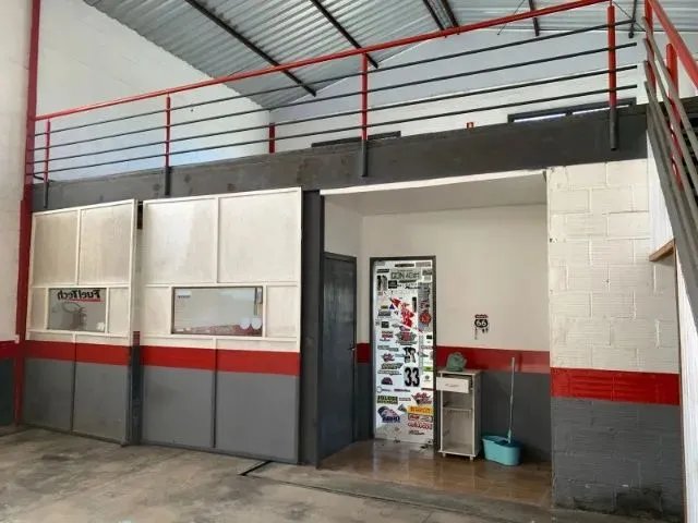 Imagem 2: Pavilhão Comercial C/360M² / 12 Vagas Cobertas