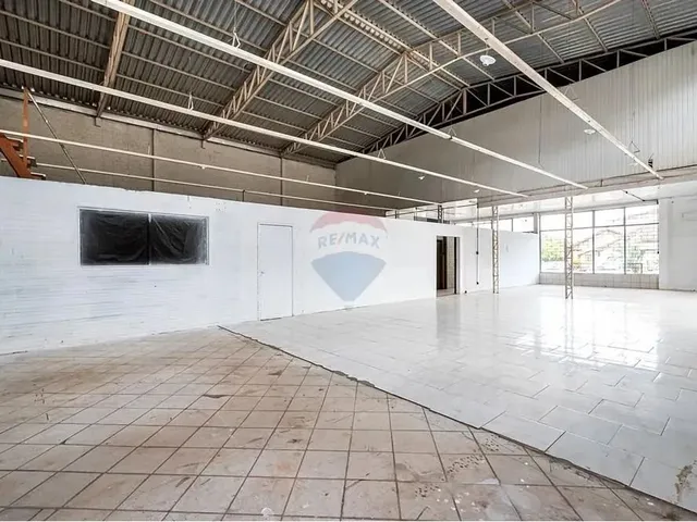 Imagem 4: Prédio Comercial Próximo da Rua Portão