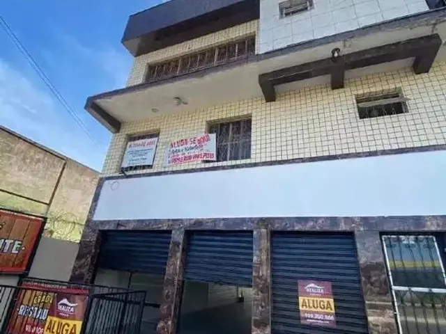 Imagem: O depósito possui 5 Vagas na garagem, 394m² de Área e