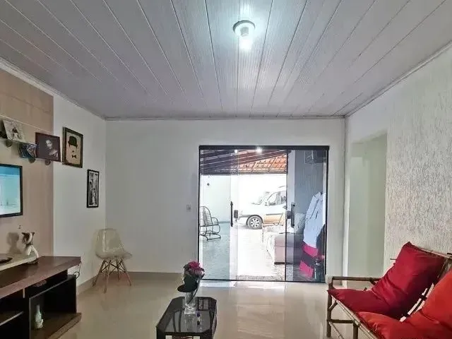 Imagem 10: Oportunidade Única! Linda Casa com Piscina! 3Quartos! 400M²! Localização