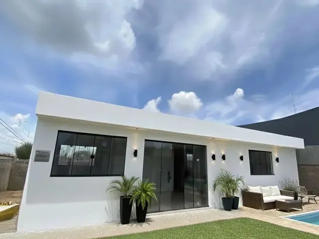 Imagem: Casa Moderna com Piscina e Jardim