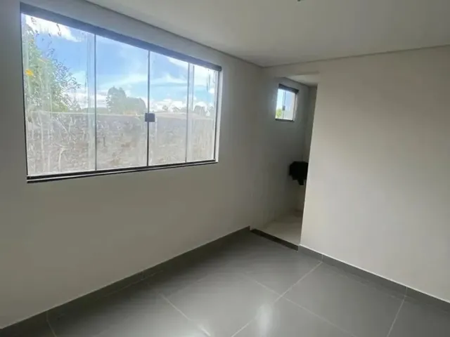 Imagem 8: Casa Moderna com Piscina e Jardim