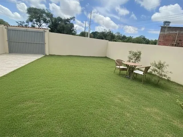 Imagem 4: Casa Moderna com Piscina e Jardim