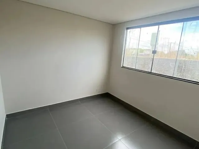 Imagem 9: Casa Moderna com Piscina e Jardim