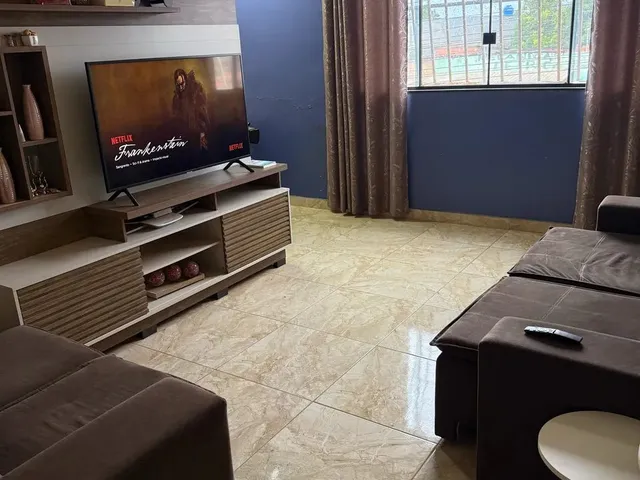 Imagem 2: Prédio Comercial e Residencial-Apartamento de 3 Quartos e 3 Lojas