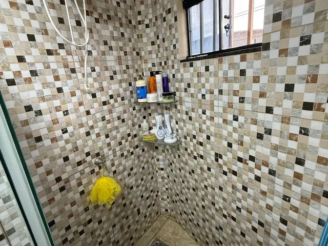 Imagem 3: Prédio Comercial e Residencial-Apartamento de 3 Quartos e 3 Lojas