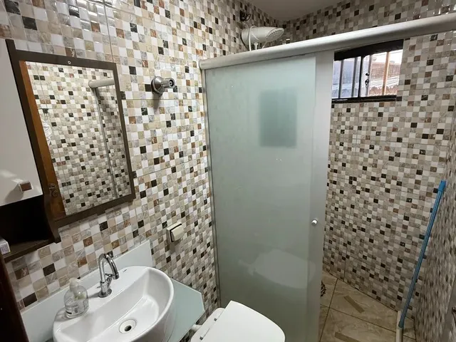 Imagem 10: Prédio Comercial e Residencial-Apartamento de 3 Quartos e 3 Lojas