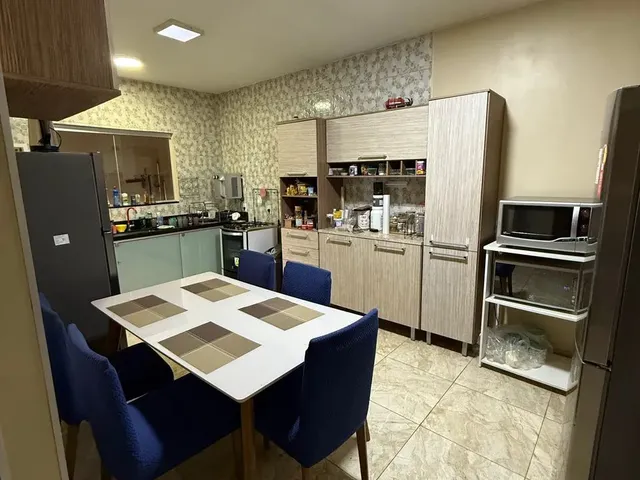 Imagem 11: Prédio Comercial e Residencial-Apartamento de 3 Quartos e 3 Lojas