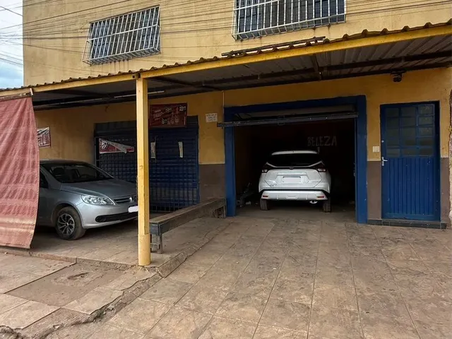 Imagem 12: Prédio Comercial e Residencial-Apartamento de 3 Quartos e 3 Lojas