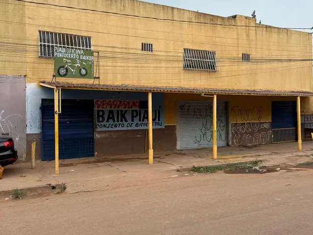 Imagem 15: Prédio Comercial e Residencial-Apartamento de 3 Quartos e 3 Lojas