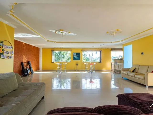 Imagem 1: Casa de Luxo com 4 Suítes, Área de Lazer Completa À Venda em Localização