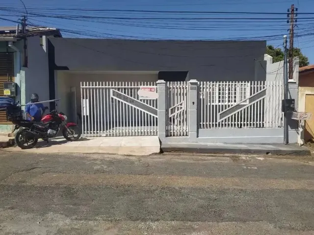 Imagem: Casa Ampla e Espaçosa À Venda na Cidade