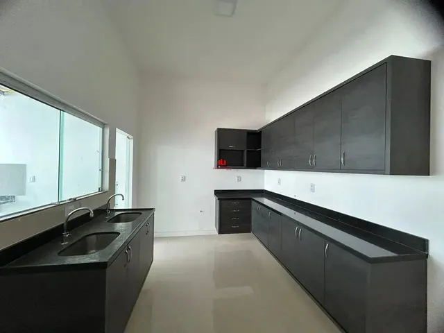 Imagem 2: Casa com 3 Suítes no Passaredo/ Climatizada/ 4 Vagas de Garagem Sendo 2 Cob