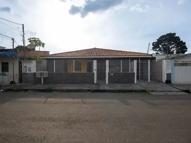Imagem: Vendo Casa Ampla com Piscina no Bairro Planalto