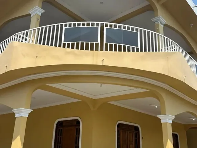 Imagem 2: Casa 2 Pisos com 6 Suítes Sendo 1 Master e Piscina Proximo Ao Senac na Cidade Nova