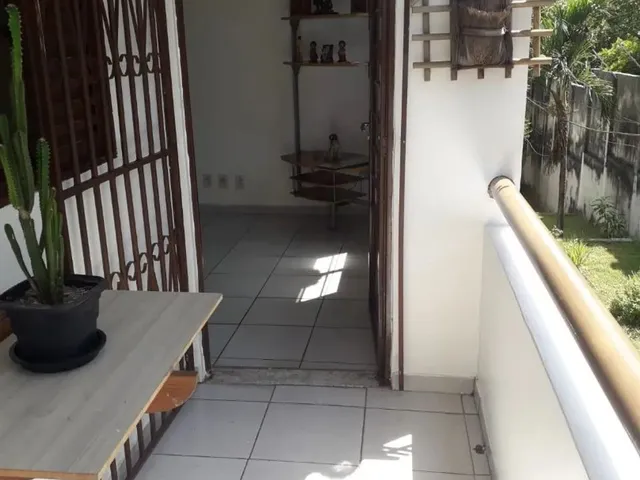 Imagem 2: Apartamento com Varanda, 2 Quartos, Dependência Completa, 1 Vaga Coberta na Escritura