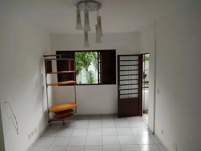 Imagem 9: Apartamento com Varanda, 2 Quartos, Dependência Completa, 1 Vaga Coberta na Escritura
