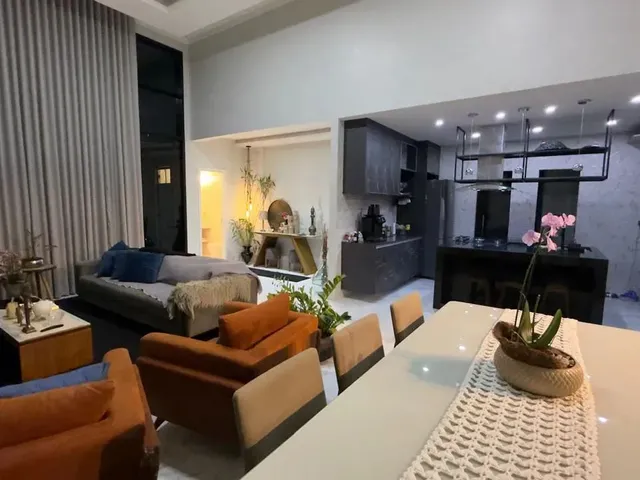 Imagem: A casa em condomínio possui 3 Dormitórios, 3 Suítes, 5