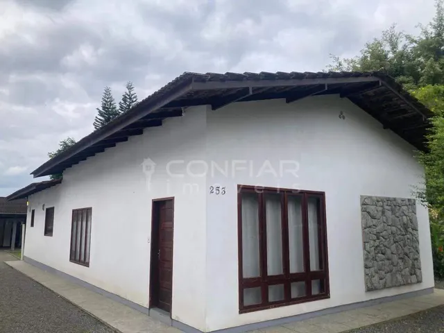 Imagem: Casa com 3 Quartos para Locação no Saguaçu