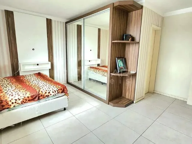 Imagem 6: Apartamento Semi-Mobiliado com 3 Quartos para Locação no Iririu por...
