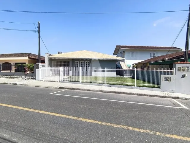 Imagem: Casa com 3 Quartos Sendo 1 Suíte no Bairro