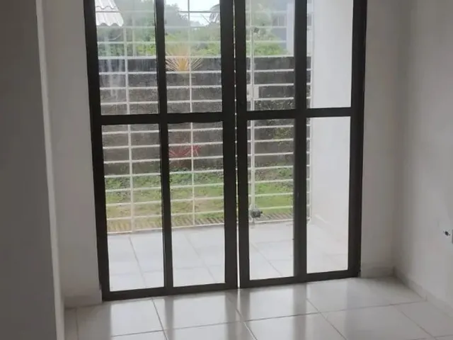 Imagem: Apartamento com Quintal na Avenida Principal