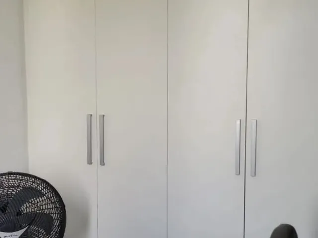 Imagem 2: Quarto Individual Mobiliado com Cama e Escrivaninha para Mulheres
