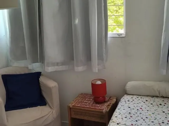 Imagem 5: Quarto Individual Mobiliado com Cama e Escrivaninha para Mulheres