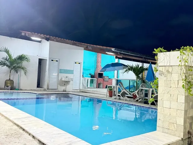 Imagem: A casa possui 2 Dormitórios, 3 Banheiros, 4 Vagas na