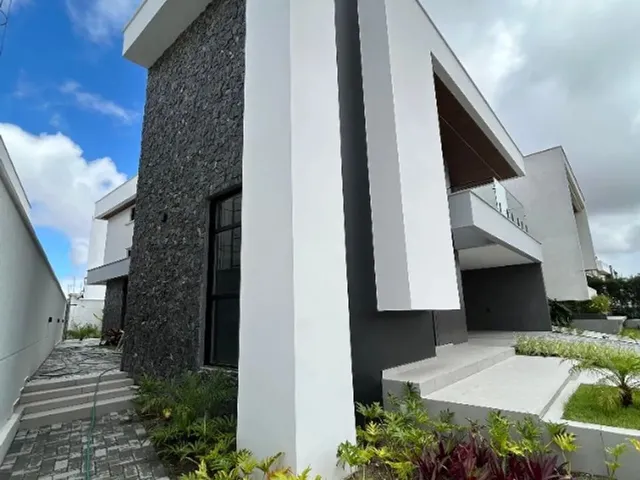 Imagem: A casa em condomínio possui 5 Dormitórios, 4 Suítes, 5
