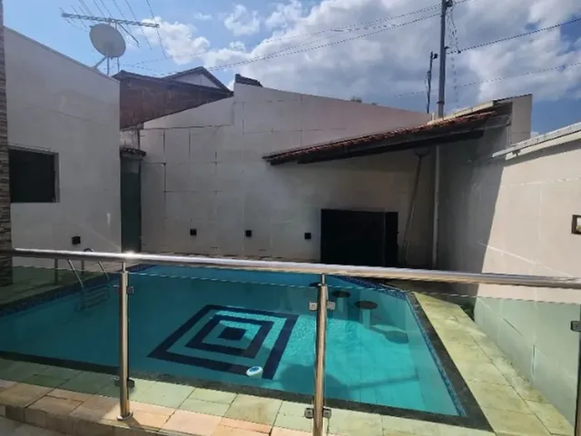 Imagem: Linda Casa com Piscina e Projetados a Venda