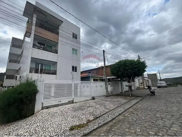 Imagem: O apartamento possui 2 Dormitórios, 1 Banheiro, 2 Vagas na