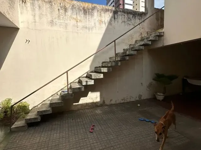Imagem: A casa possui 5 Dormitórios, 5 Banheiros, 5 Vagas na