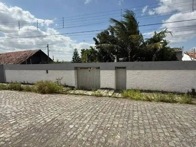 Imagem: A casa possui 3 Dormitórios, 1 Suíte, 3 Banheiros, 162m²