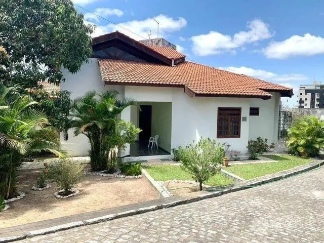 Imagem: A casa possui 5 Dormitórios, 5 Banheiros, 5 Vagas na