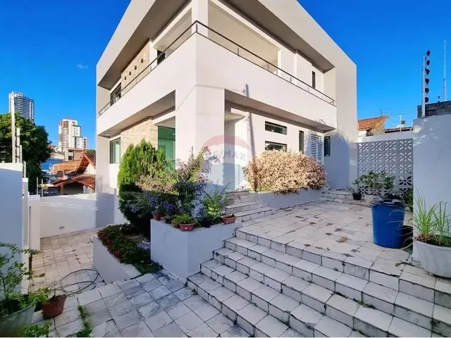 Imagem: Casa com 4 Suítes À Venda no Bairro do