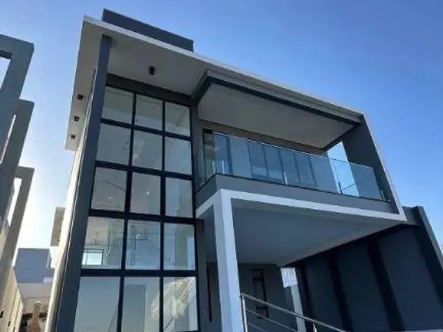 Imagem: Casa com 4 Dormitórios À Venda, 210 M²
