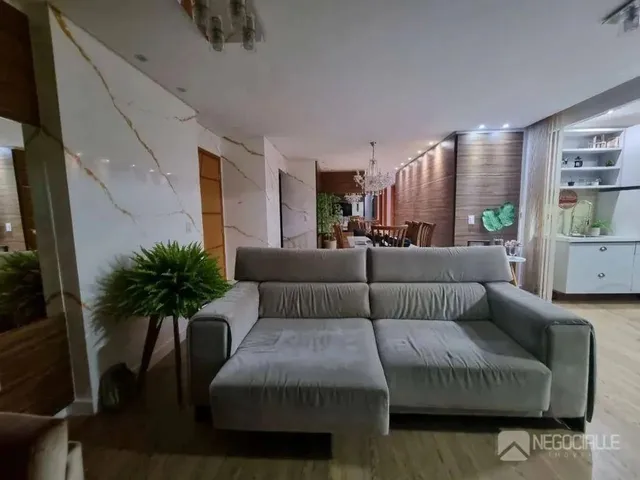 Imagem: O apartamento possui 4 Dormitórios, 1 Banheiro, 2 Vagas na