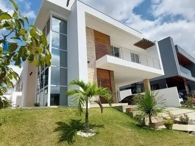 Imagem: A casa em condomínio possui 4 Dormitórios, 4 Suítes, 2