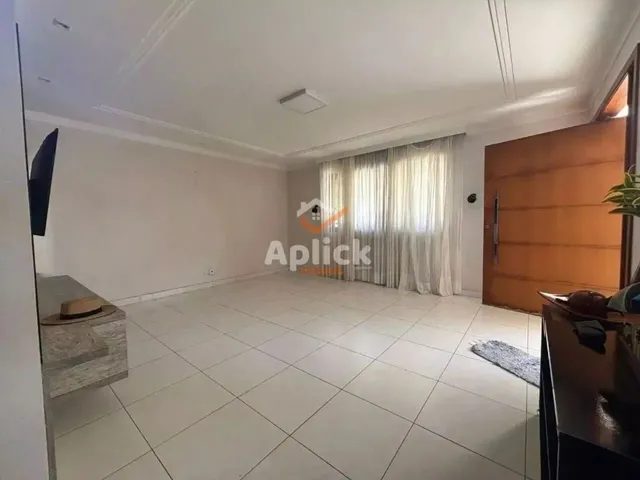Imagem 3: Casa Á Venda em Morada de Laranjeiras-3 Quartos-Suíte 3 Vagas