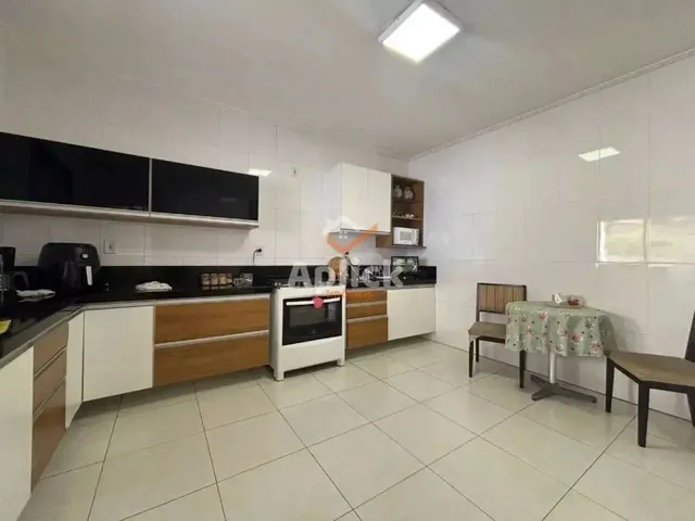 Imagem 16: Casa Á Venda em Morada de Laranjeiras-3 Quartos-Suíte 3 Vagas