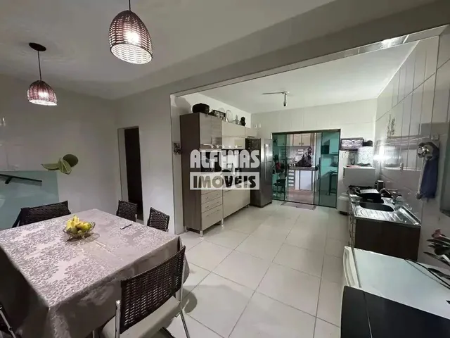 Imagem: Casa À Venda com 04 Quartos, 03 Suítes