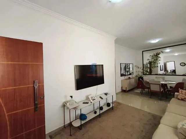 Imagem: Casa À Venda, 3 Quartos, 1 Suíte, 5 Vagas