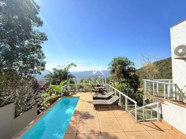 Imagem: Casa com 4 Dormitórios À Venda, 330 M²