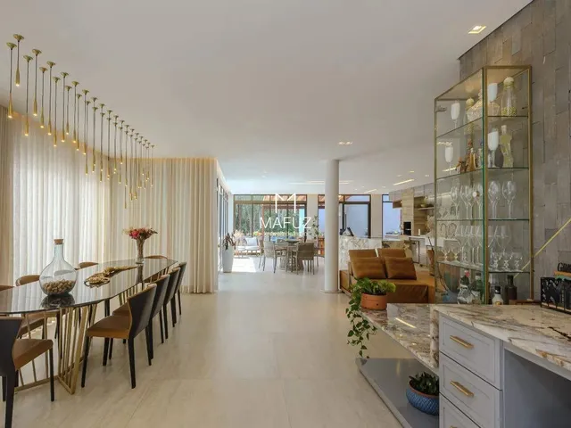 Imagem 3: Com 603 M² de Área Construída em Um Terreno de 904 M² - Casa com 4 Quartos e 3 Suites