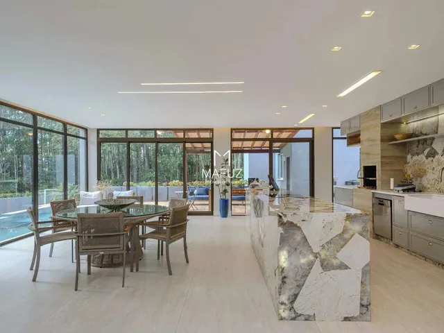 Imagem 16: Com 603 M² de Área Construída em Um Terreno de 904 M² - Casa com 4 Quartos e 3 Suites