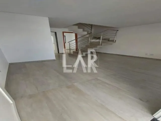 Imagem: Casa À Venda, 3 Quartos, 2 Suítes, 2 Vagas